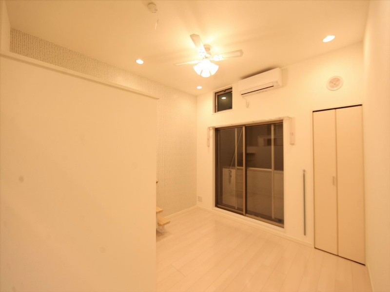 バルコニー　洋室6帖　上段ロフト4.9帖（収納でもお部屋でも使えます）