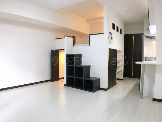 居室・リビング　ホワイトカラーの床材