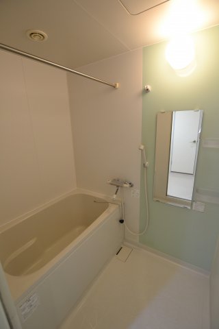 バス・シャワールーム　同物件、別号室の参考写真です。