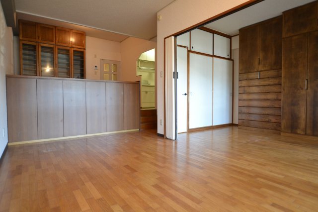 居室・リビング　同物件、別号室の参考写真です。