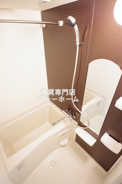 バス・シャワールーム　浴室乾燥機付きのお風呂！