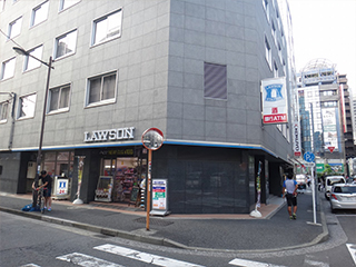 コンビニ　ローソン 神田錦町二丁目店（コンビニ）まで261m