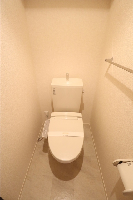 トイレ　温水洗浄暖房便座