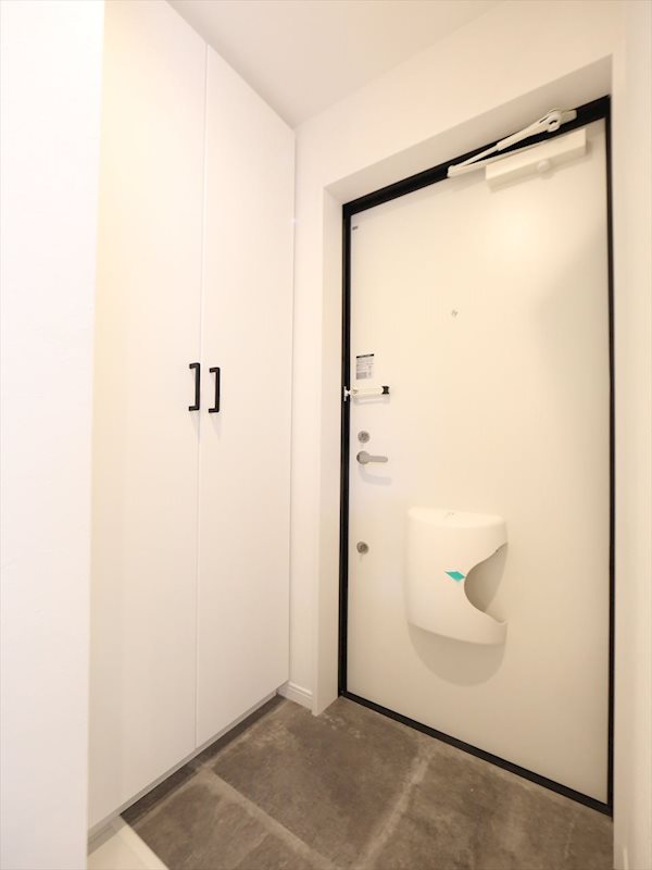 玄関　玄関　シューズボックス付（収納充実してます）