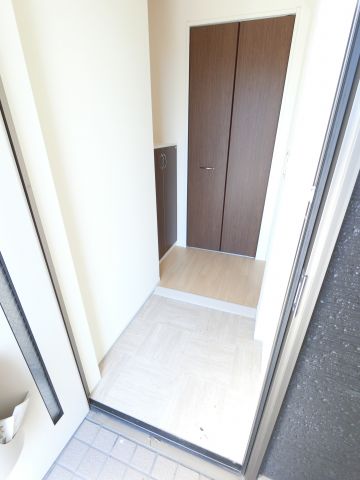 玄関　※類似写真になります