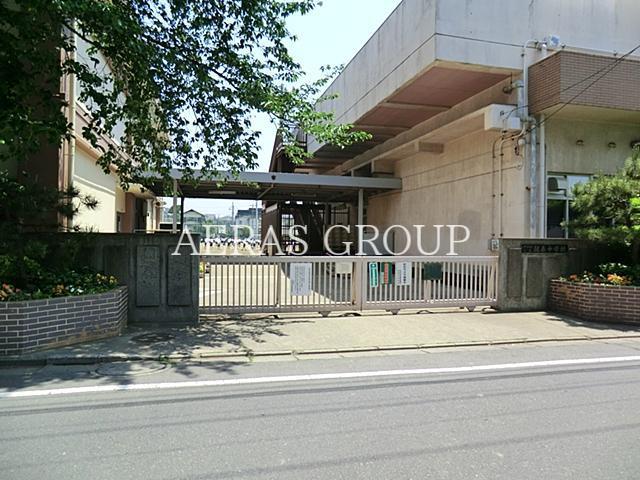 中学校　世田谷区立弦巻中学校（中学校）まで628m