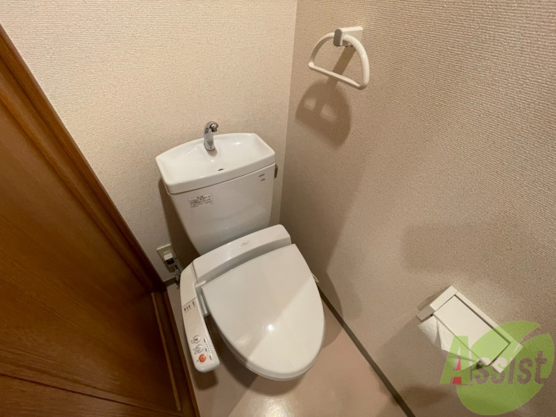 トイレ　ウォシュレット機能がついたトイレです。安心して使用できますね
