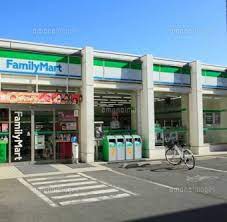 コンビニ　ファミリーマート港南四丁目店（コンビニ）まで216m