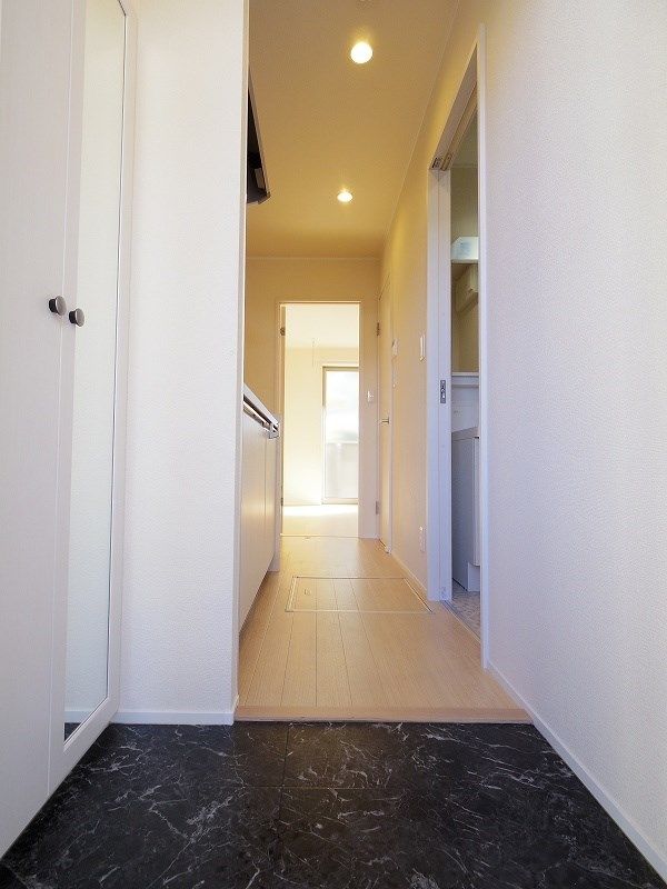 玄関　同仕様部屋