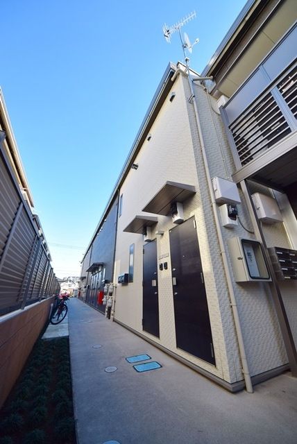 エントランス　駅徒歩３分の立地