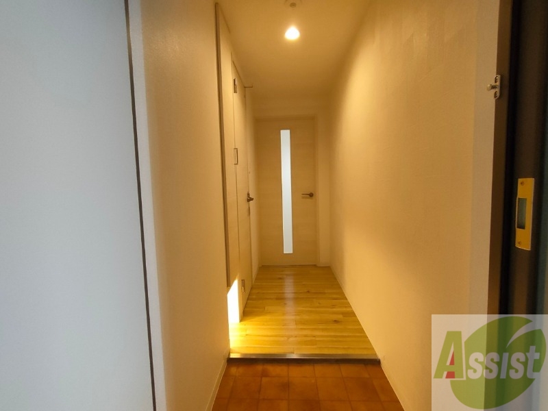 玄関　玄関の様子です。明るい印象ですね。気分もあがりそう。