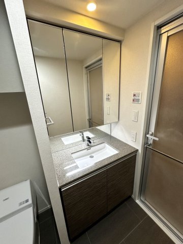 洗面設備　※別部屋の参考写真です。