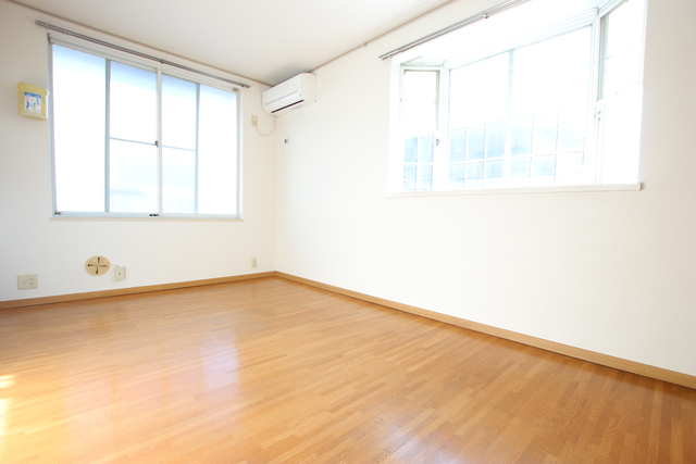 居室・リビング　★２面採光の明るい居室★