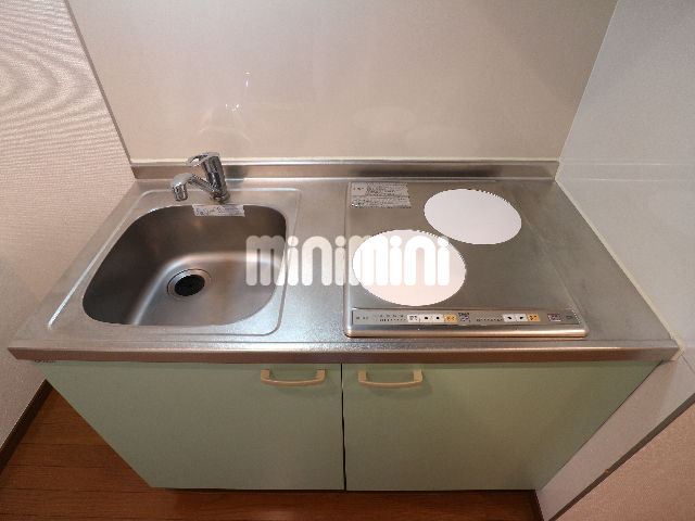 キッチン　明るいキッチンスペースです