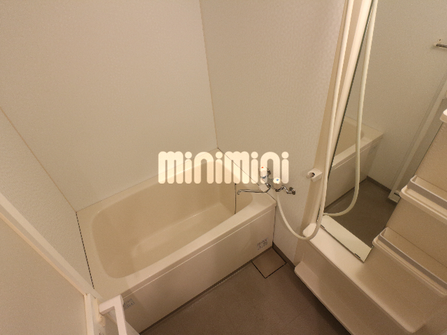 バス・シャワールーム　ゆったりとできそうな浴室ですね