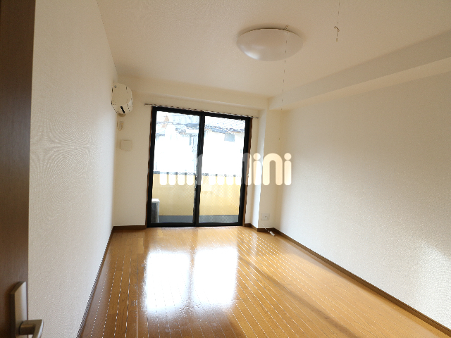 居室・リビング　とても明るいお部屋です