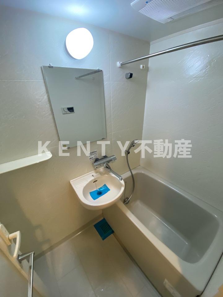 バス・シャワールーム　コンパクトで使いやすいお風呂です