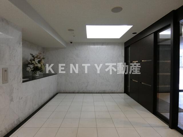 エントランス　落ち着いたエントランスです