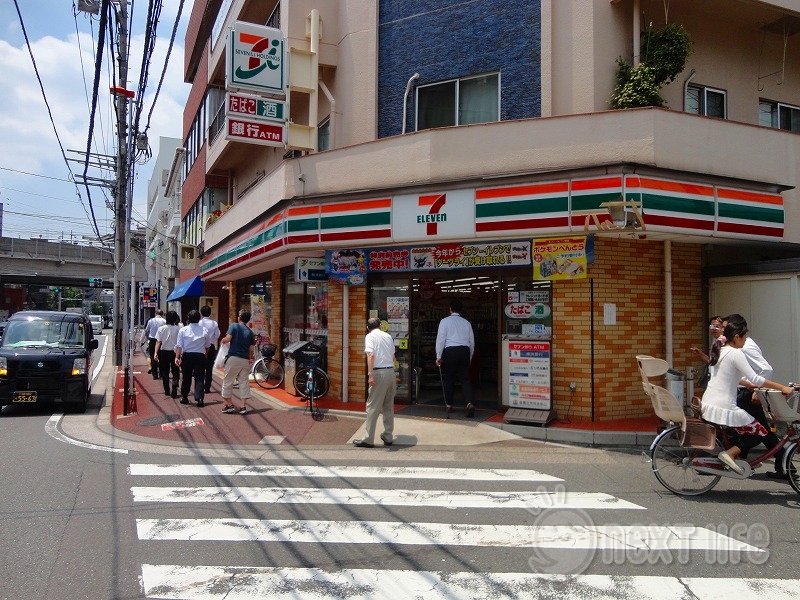 コンビニ　セブンイレブン（コンビニ）まで669m