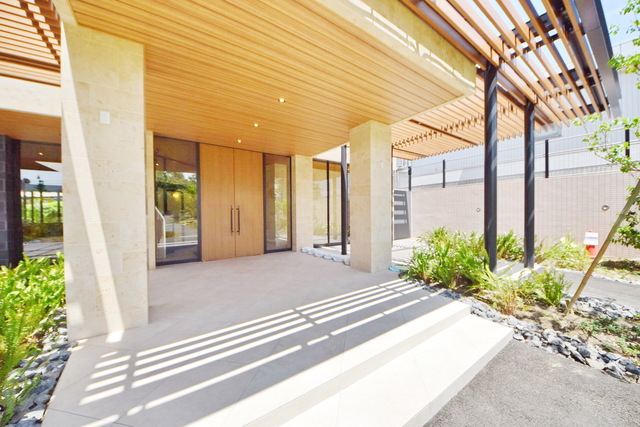 エントランス　～落ち着いた住宅地に立地します～