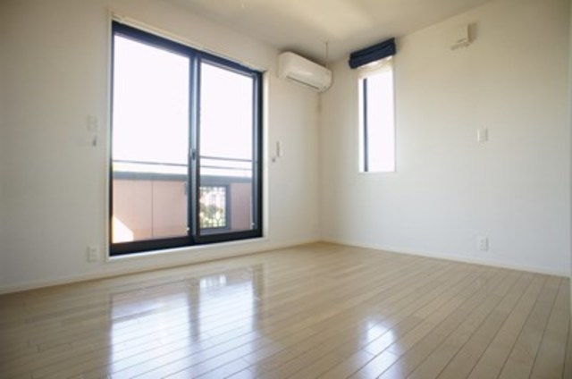 その他部屋・スペース　室内は木の温もりが優しいフローリングです♪