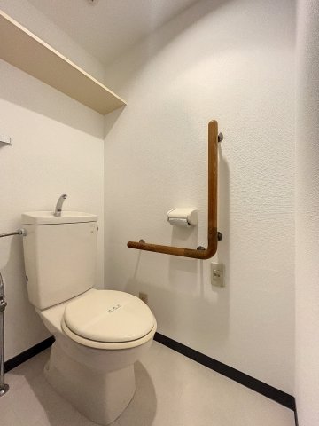 トイレ　※同建物ほかのお部屋の写真です。