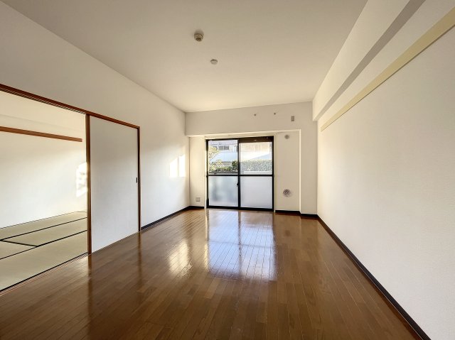 居室・リビング　※同建物ほかのお部屋の写真です。