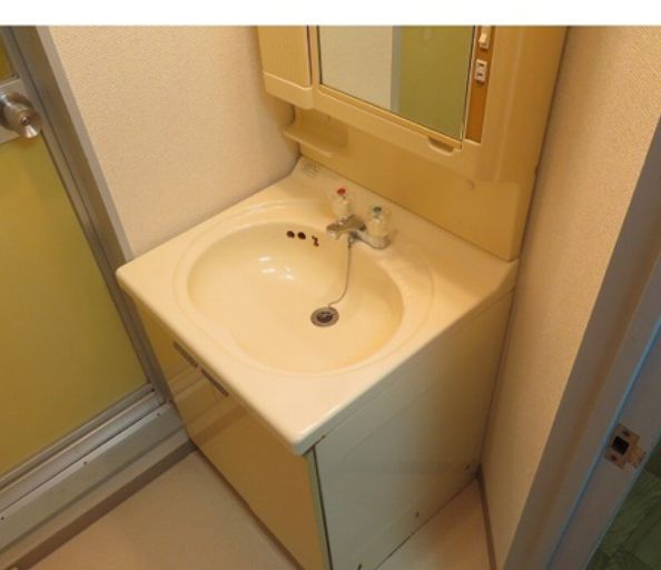 洗面設備　スペースが確保できる洗面所です