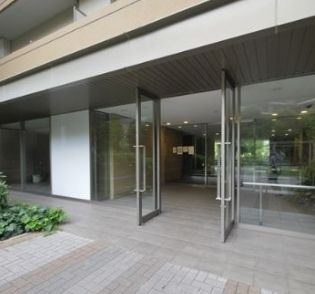 エントランス　建物の内部です