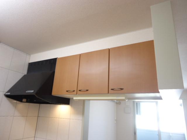 収納　キッチン吊戸棚