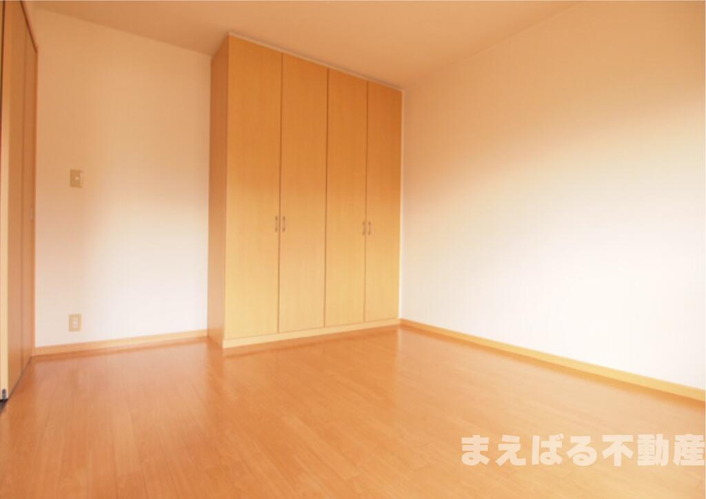 収納　各個室にクローゼット付きです。