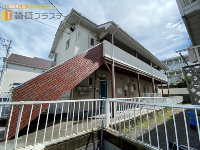 建物外観　交番が近くて何よりも防犯です。