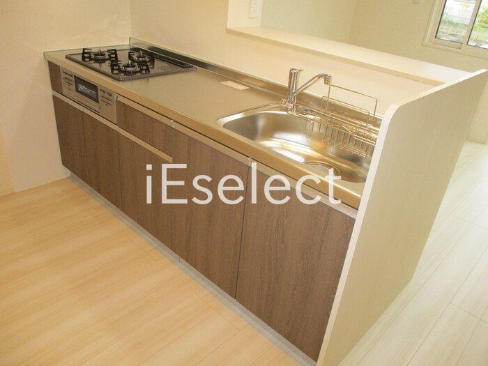 キッチン　お料理好きには嬉しい3口のシステムキッチン