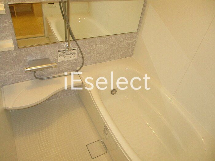 バス・シャワールーム　ゆったりとした一坪の浴室は魅力的です