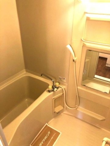 バス・シャワールーム　落ち着いた空間のお風呂です