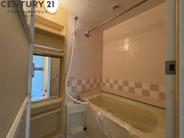 バス・シャワールーム　シンプルな浴室