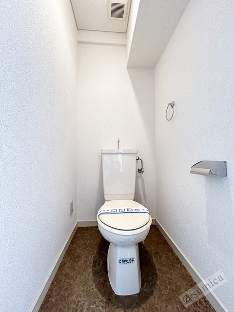 トイレ　この空間なんだか落ち着きます。清潔感のあるトイレです。