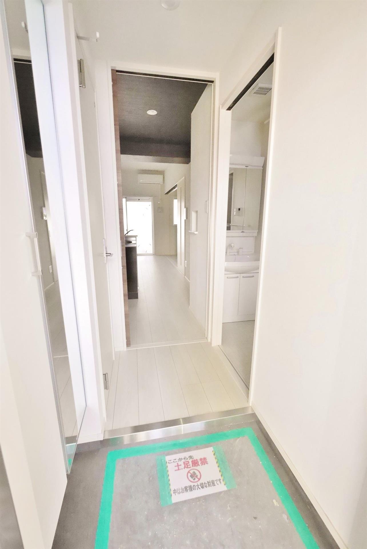 玄関　モデルルームの写真になります、イメージです。