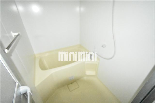 バス・シャワールーム　清潔感のある浴室