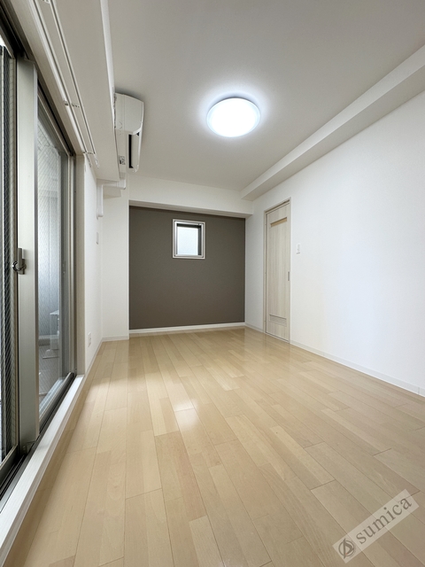 居室・リビング　アクセントクロスがオシャレを演出♪♪