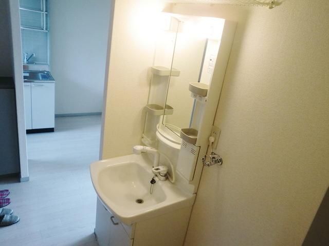 洗面設備　★綺麗で便利な独立洗面台付です★