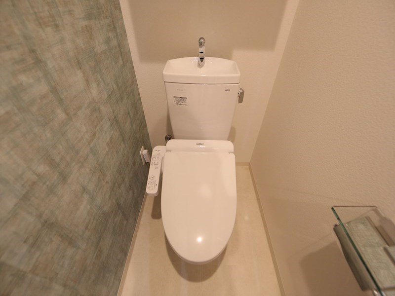 トイレ　温水洗浄暖房便座付トイレ