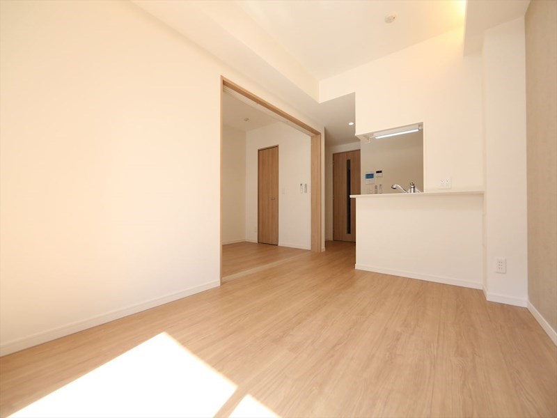 居室・リビング　ＬＤＫ10.3帖　エアコン付　カウンターキッチン　バルコニー