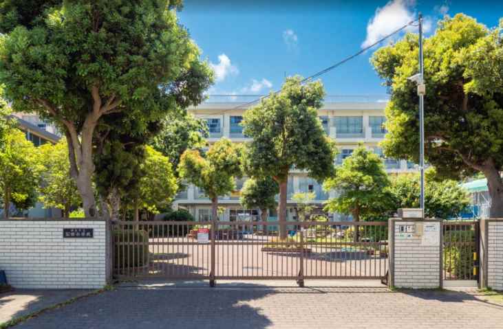 小学校　横浜市立公田小学校（小学校）まで605m