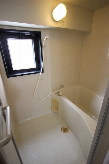 バス・シャワールーム　同物件別号室のものです。