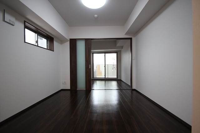 居室・リビング　同物件別号室のものです。