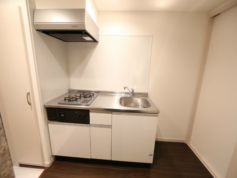 キッチン　システムキッチン（ガス2口）冷蔵庫・レンジご用意できます
