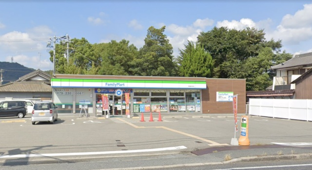 コンビニ　ファミリーマート　英賀春日町店（コンビニ）まで400m