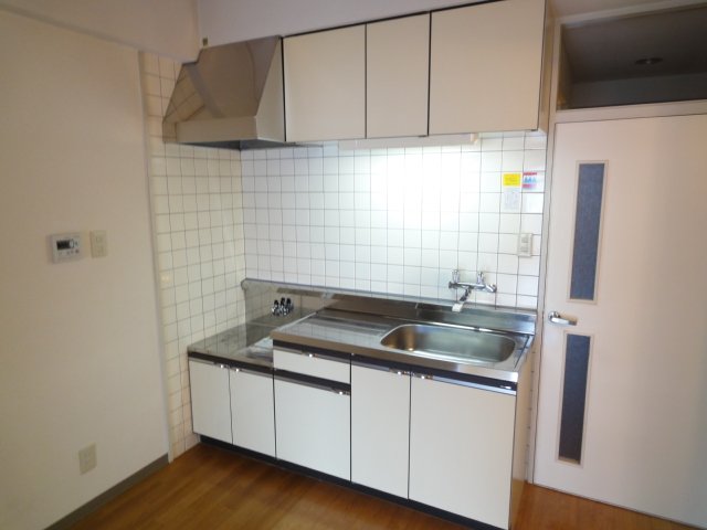 キッチン　同物件別号室