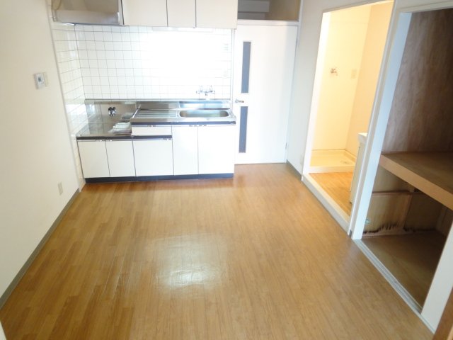 居室・リビング　同物件別号室